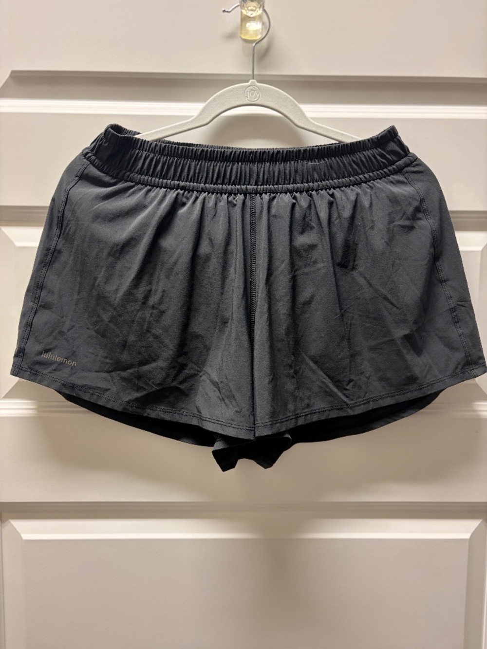 NWT Lululemon Black Short Worn 1 time, like new Sz 6